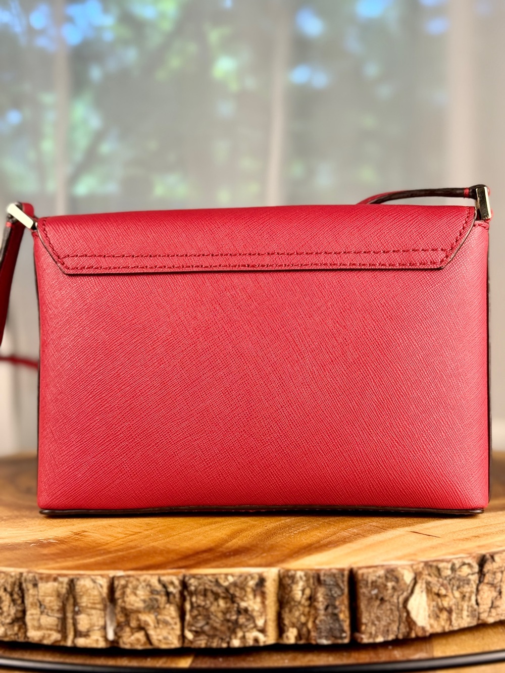 Kate Spade Red Saffiano Leather Crossbody Bag with Gold Turnlock EUC - Picture 5 of 15